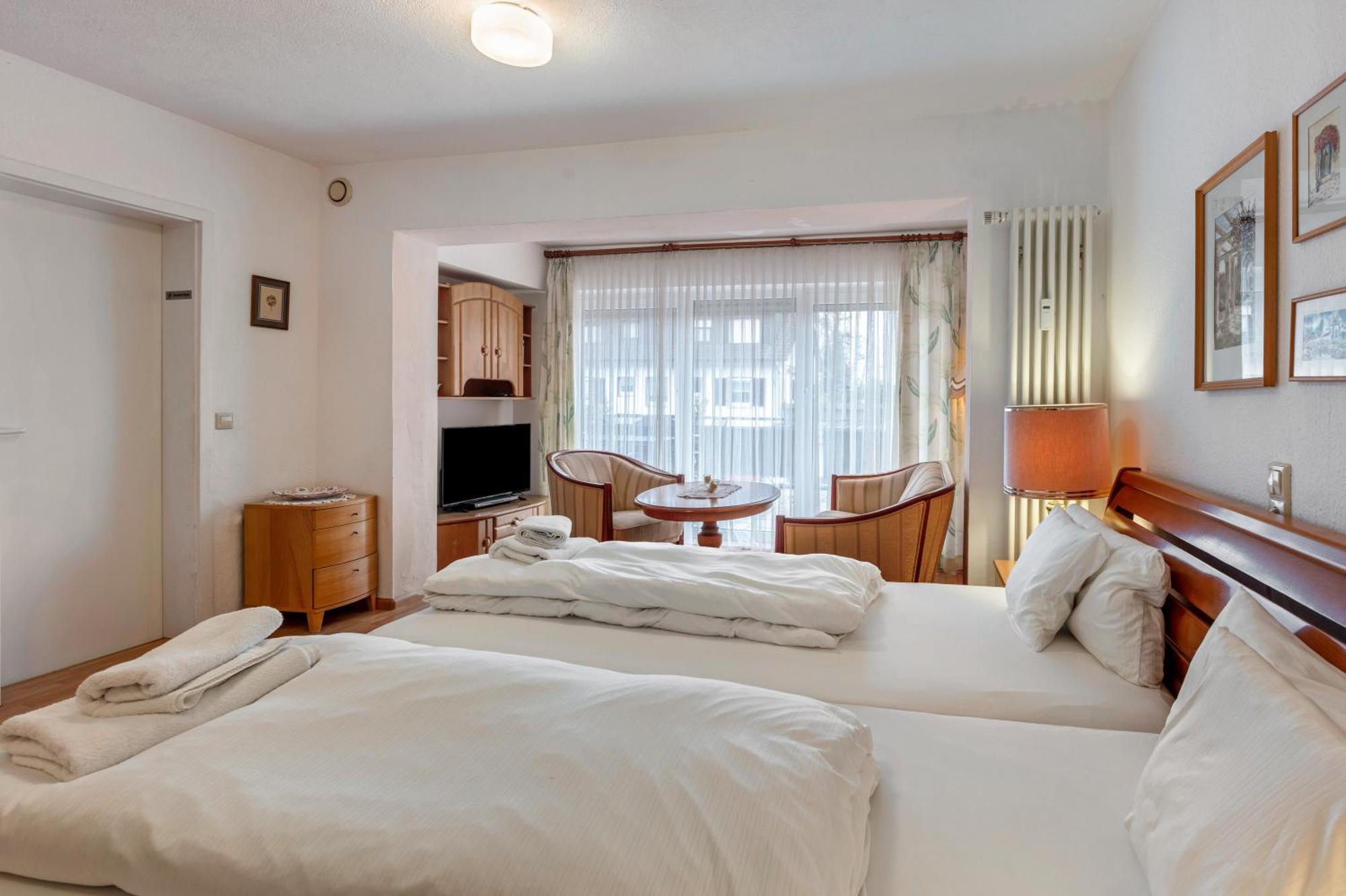 Apartments Am Schwarzwaelder Hof Бад-Беллинген Экстерьер фото
